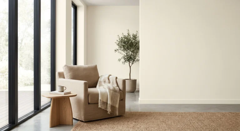 modne kolory ścian, modne kolory ścian w salonie, modne kolory ścian 2026, Pantone to Cloud Dancer